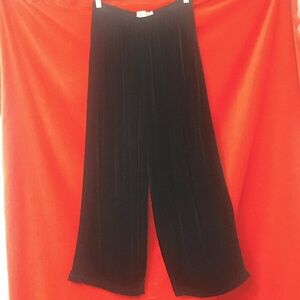 Bodil wide leg velvet pants in black small cropped lagenlook